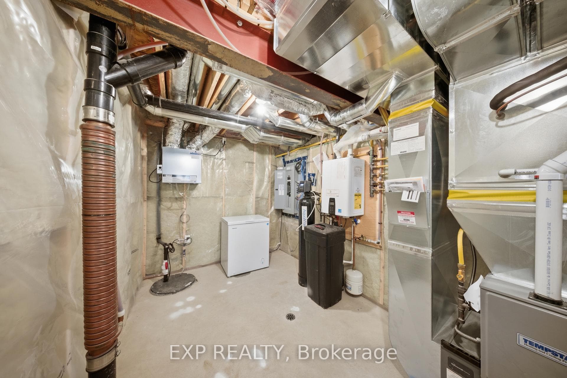 107 Stephenson Way photo 32