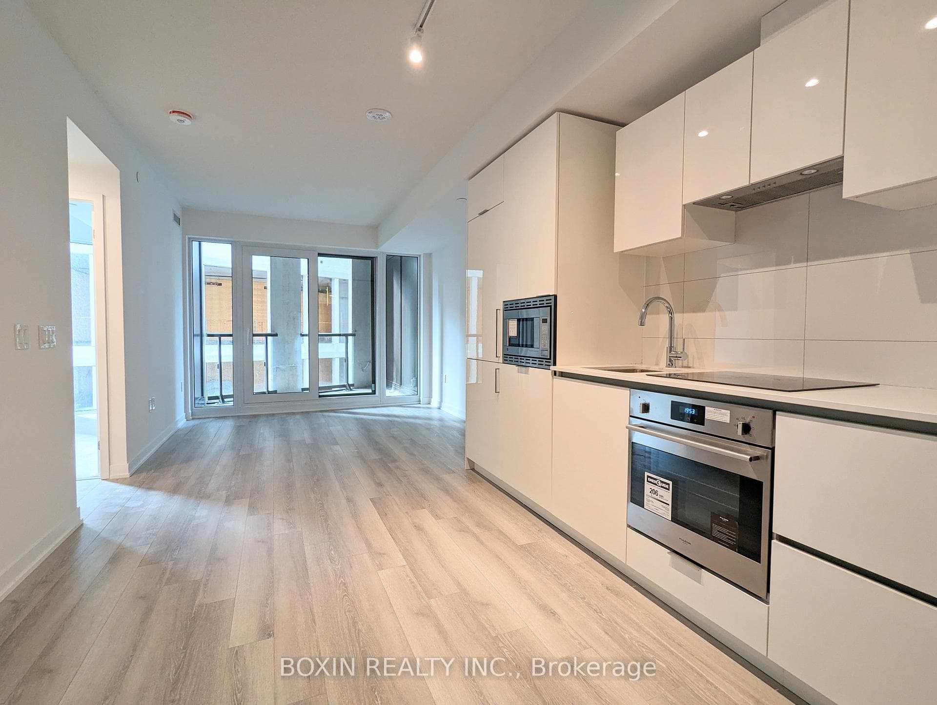 238 Simcoe Street Unit 406 photo 2