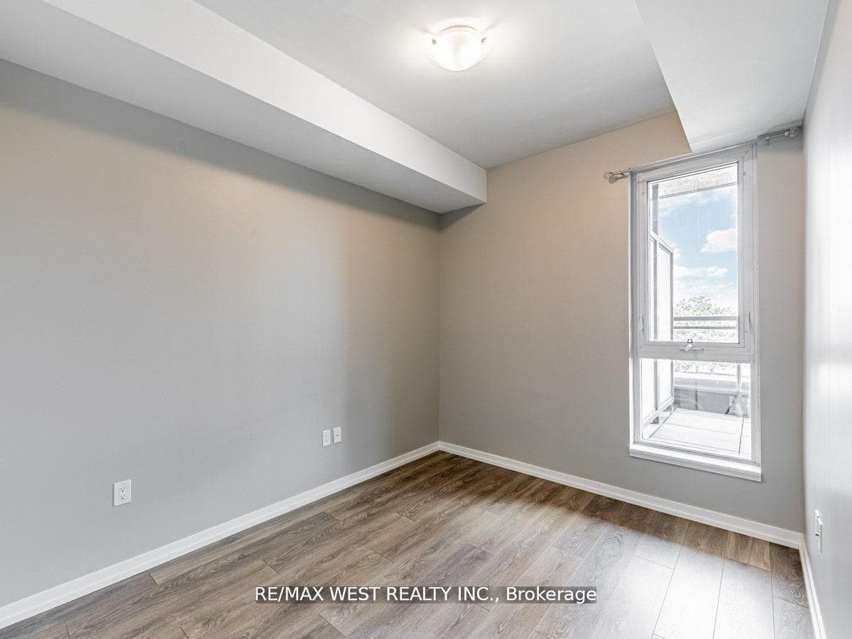 3237 Bayview Avenue Unit 305 photo 14