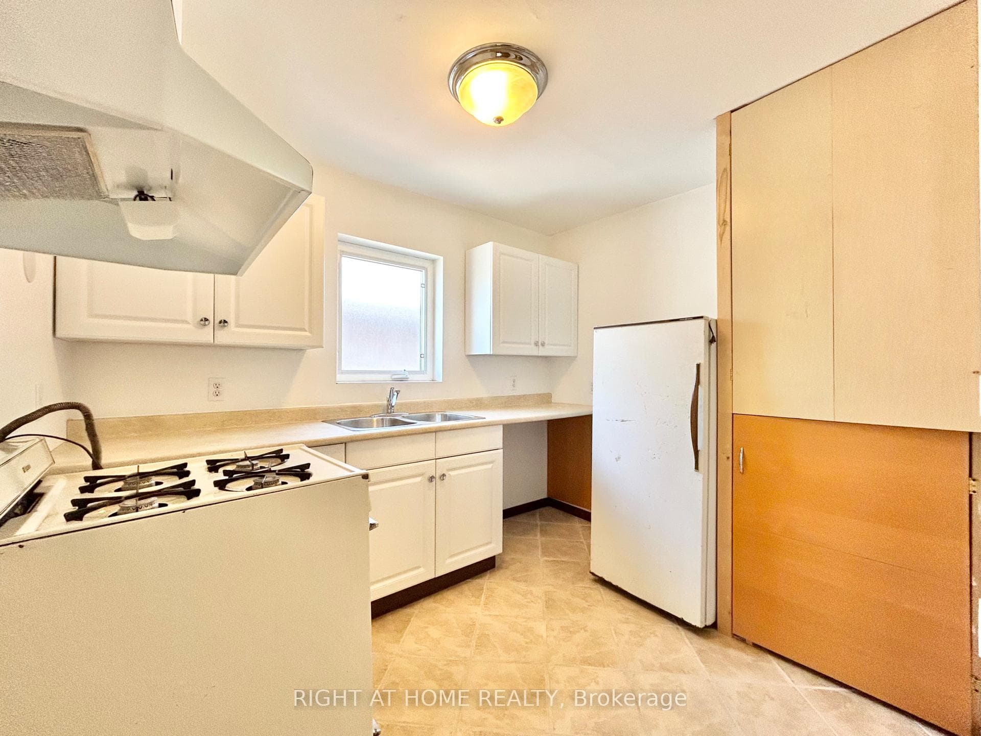 9 Oak Avenue photo 18