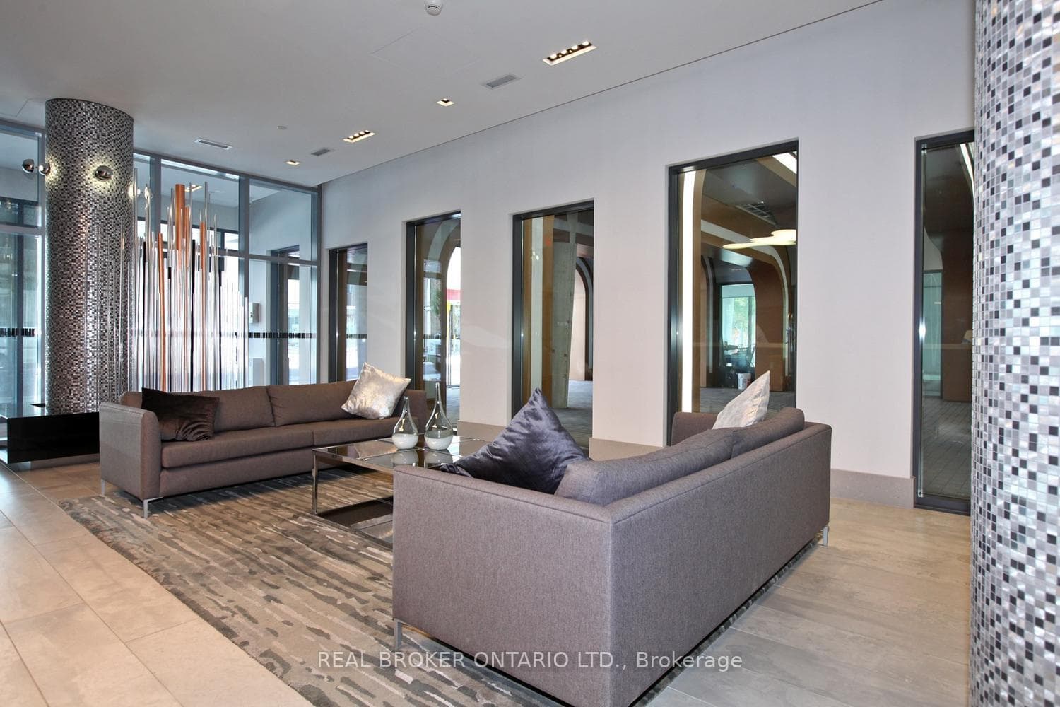 525 Adelaide Street Unit PH31 photo 2