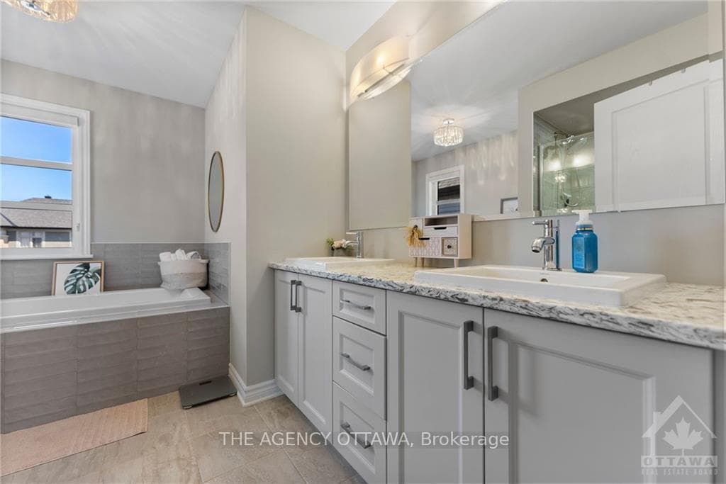 262 SHINLEAF Crescent photo 16