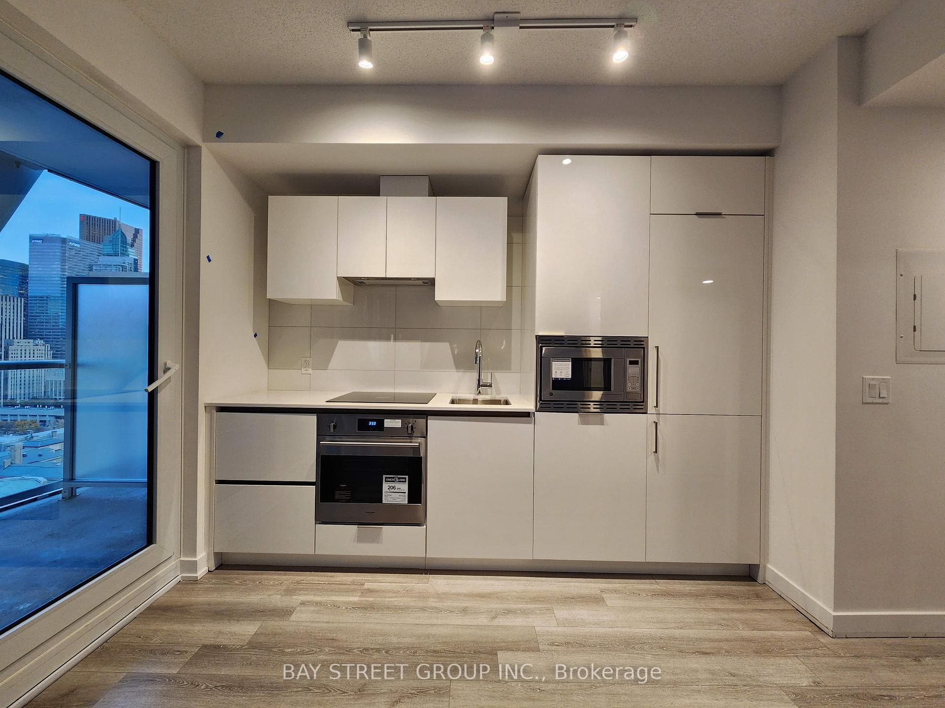 230 Simcoe Street Unit 2013 photo 5