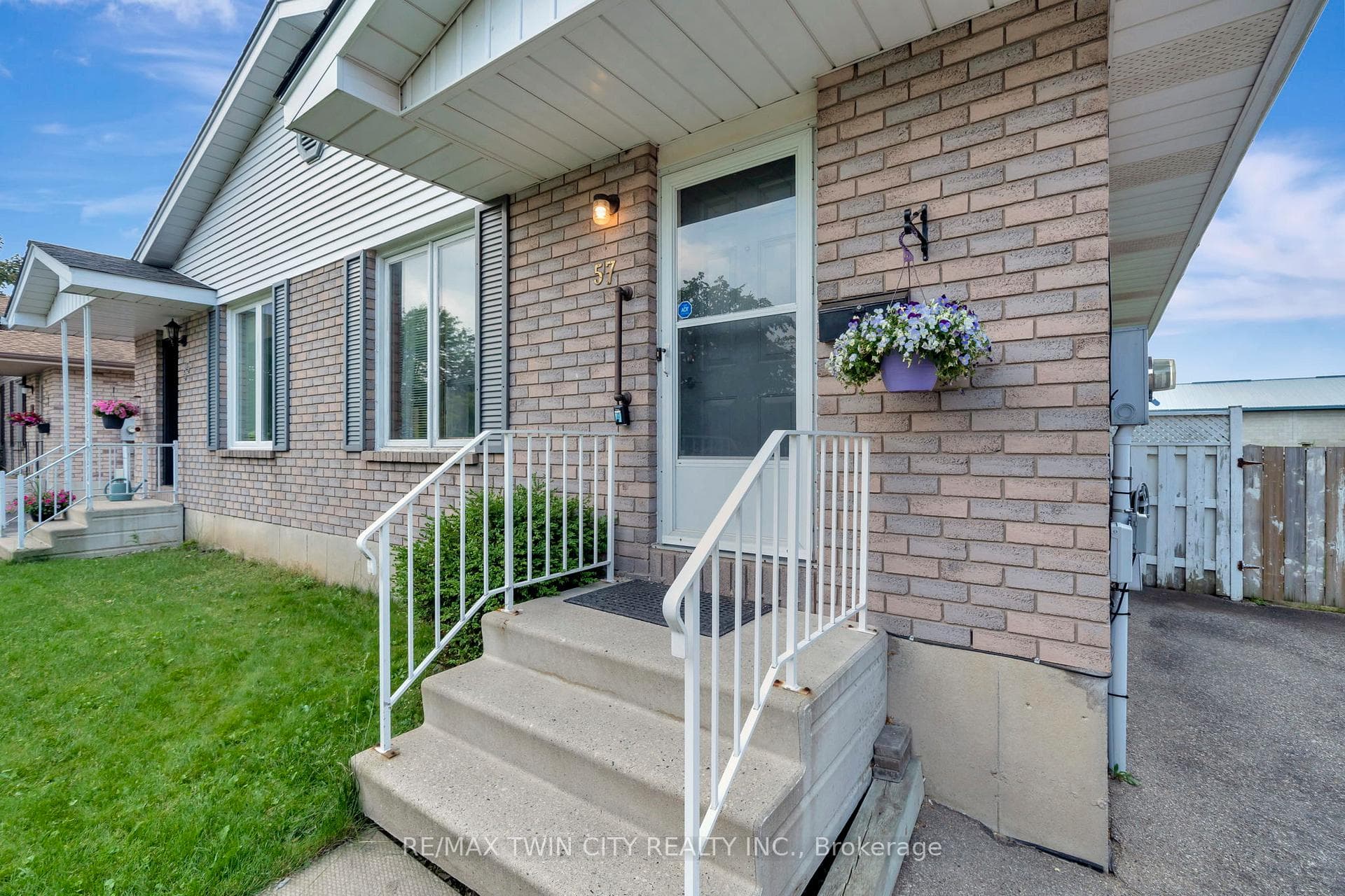 57 Branlyn Crescent photo 3