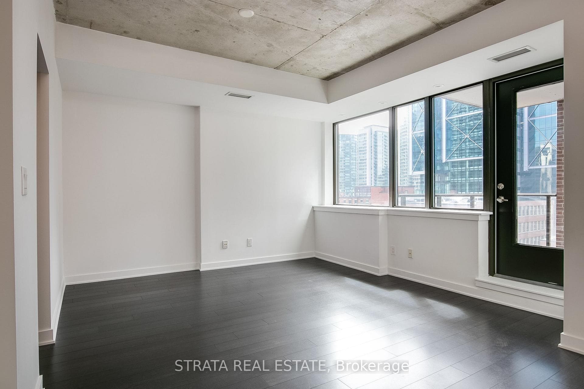 400 Wellington Street Unit 806 photo 11