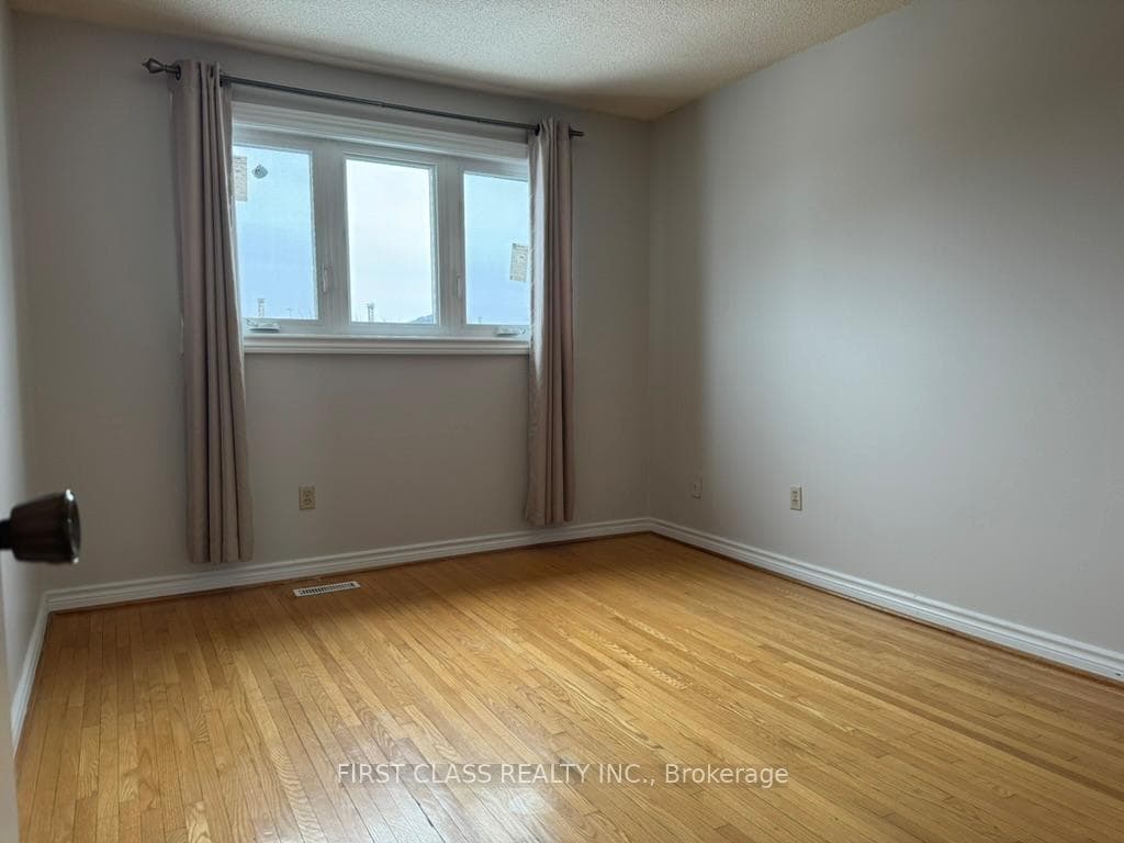 11 Coleraine Avenue photo 5
