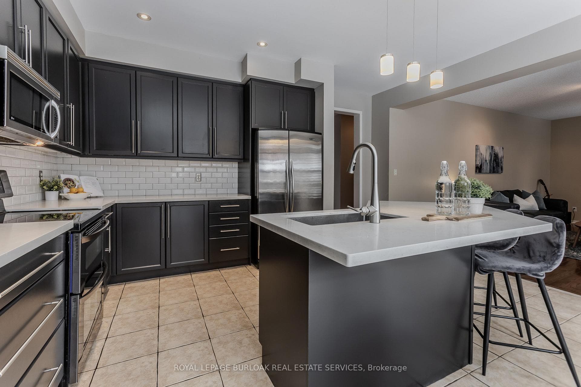 2170 Jardine Crescent photo 8