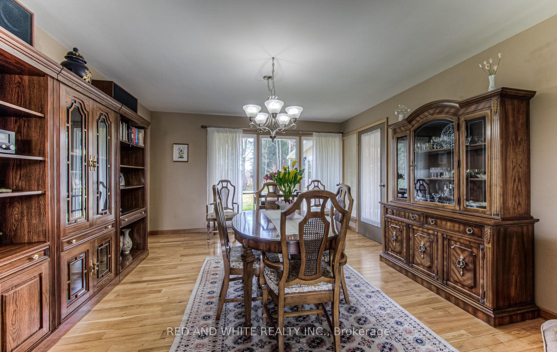 137 Riverbank Drive photo 11