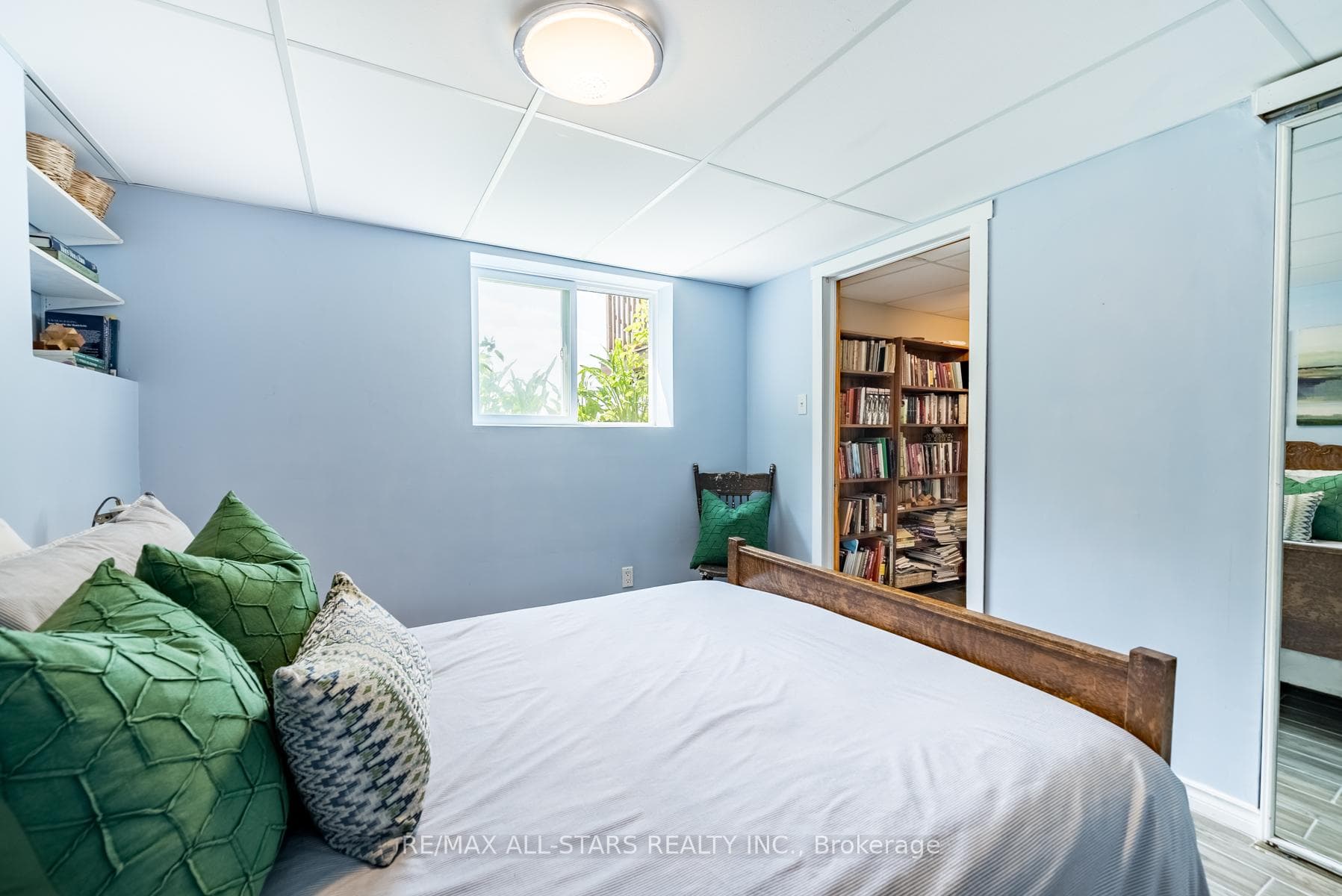 97 Oakdene Crescent photo 33