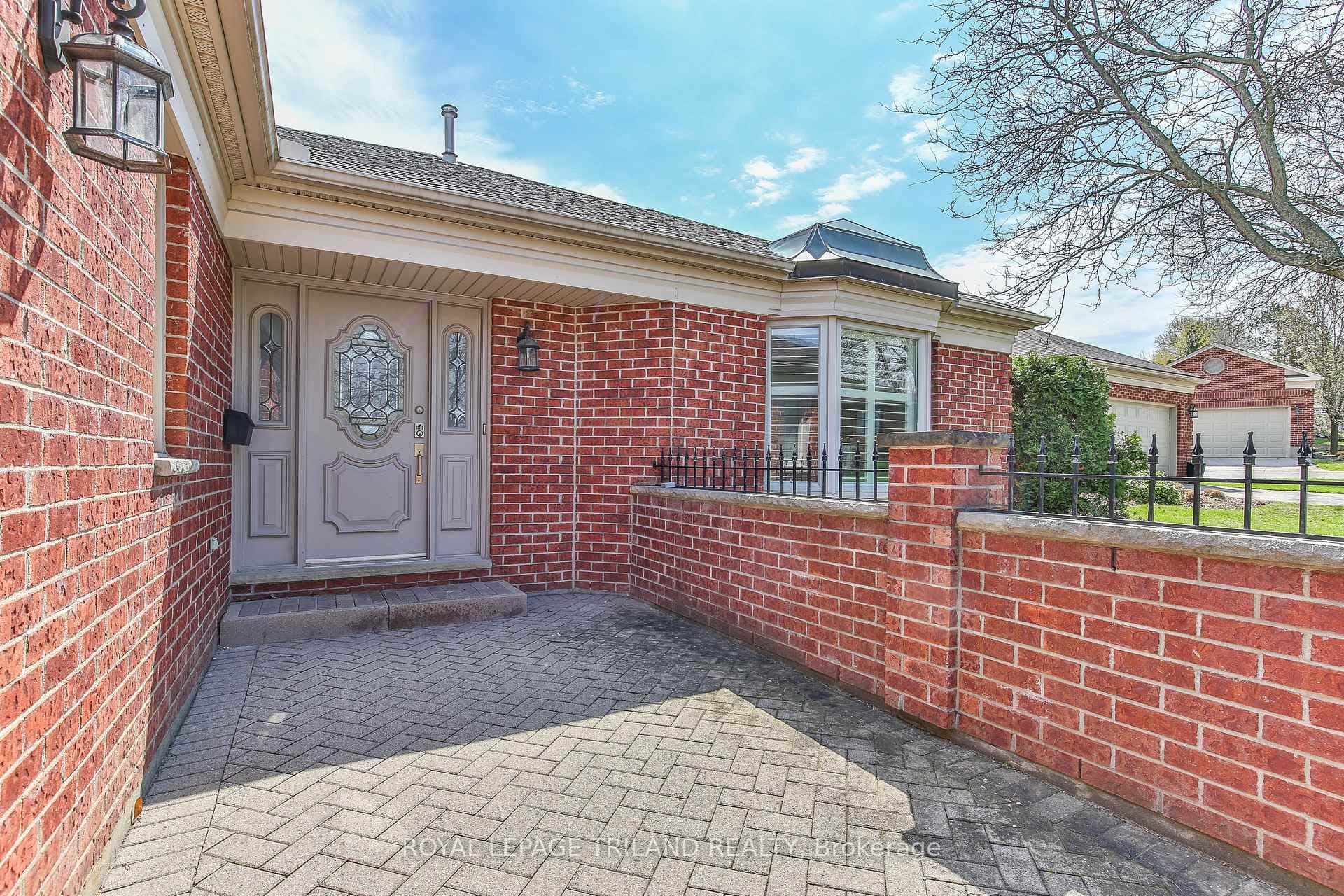 60 ROSECLIFFE Crescent Unit 8 photo 5