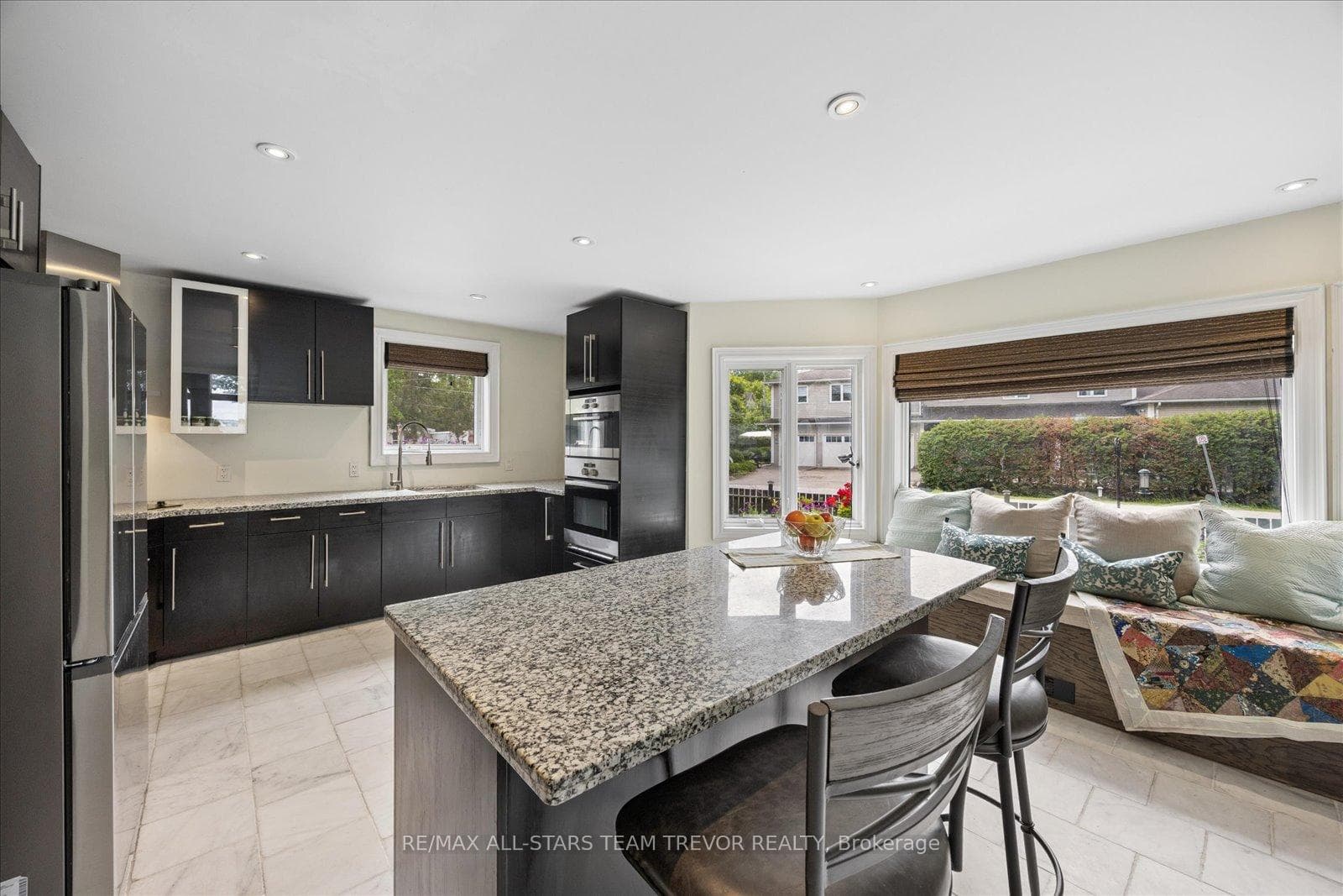 314 Glenwoods Avenue photo 9