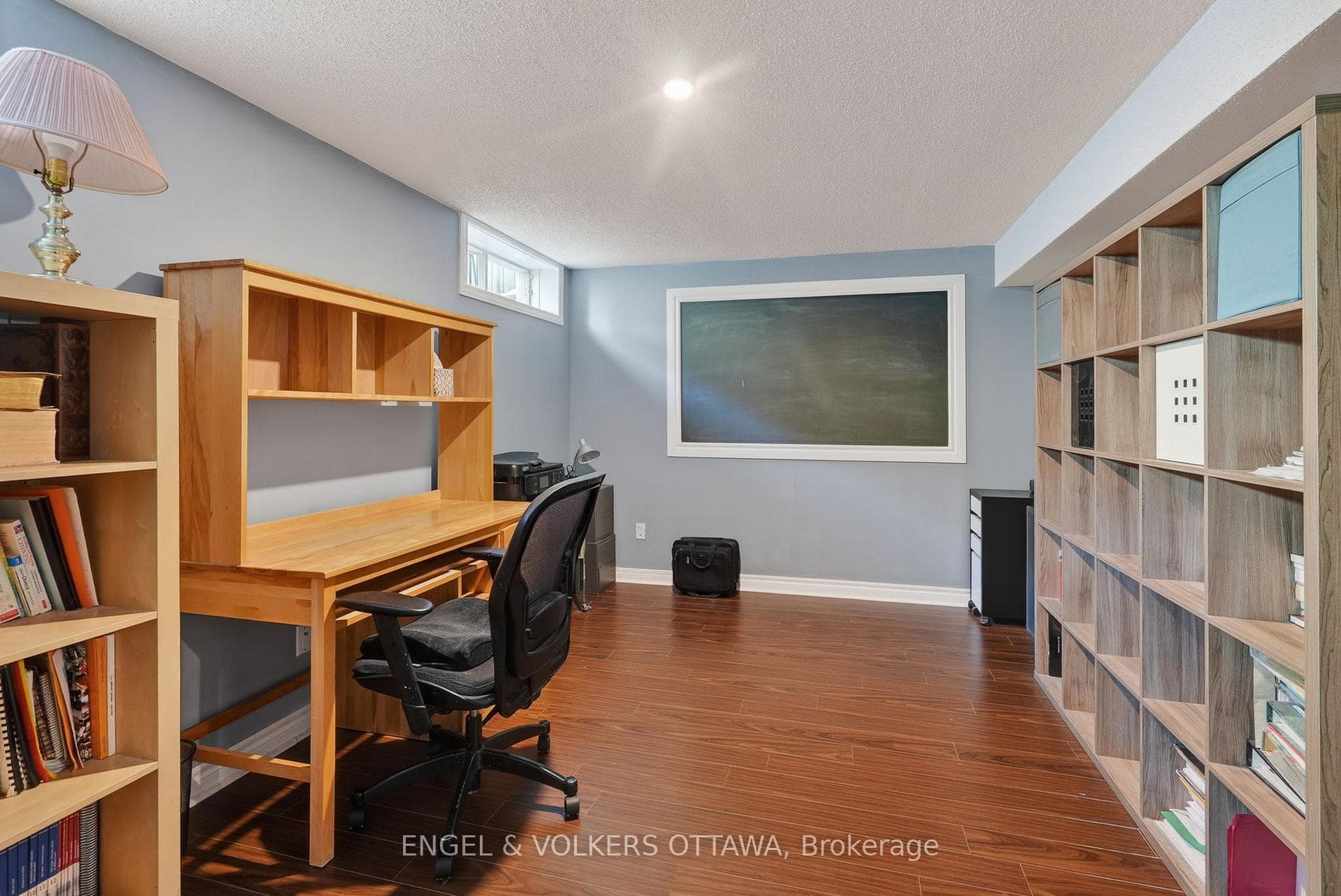 1033 Como Crescent photo 22