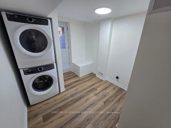 Foyer with Washer and Dryer
