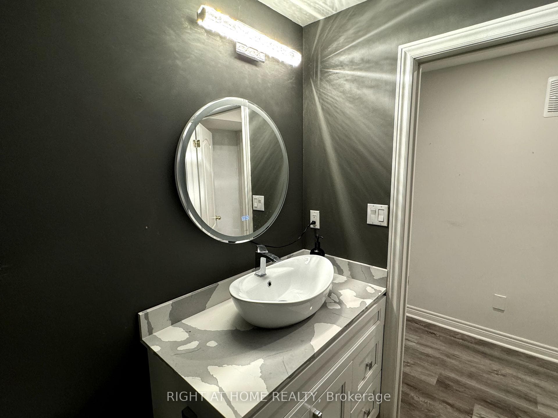 738 Stonehaven Avenue Unit Bsmt photo 14