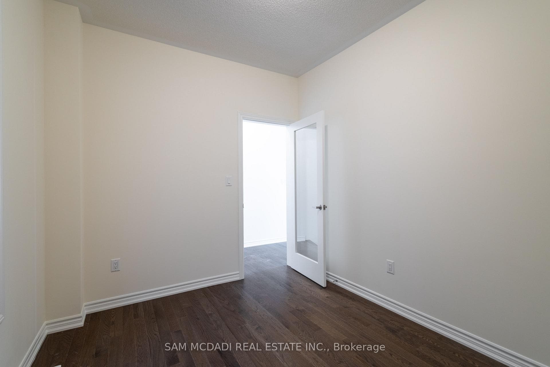 2151 Hallandale Street photo 10