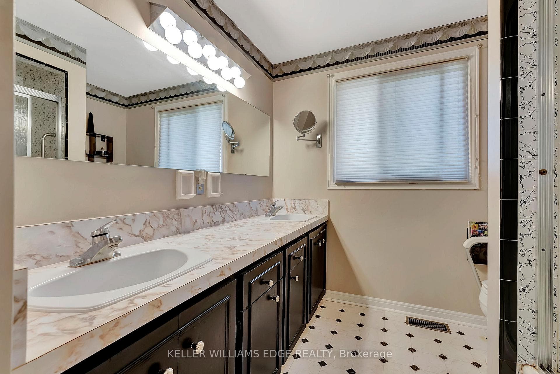 365 Goodram Drive photo 22