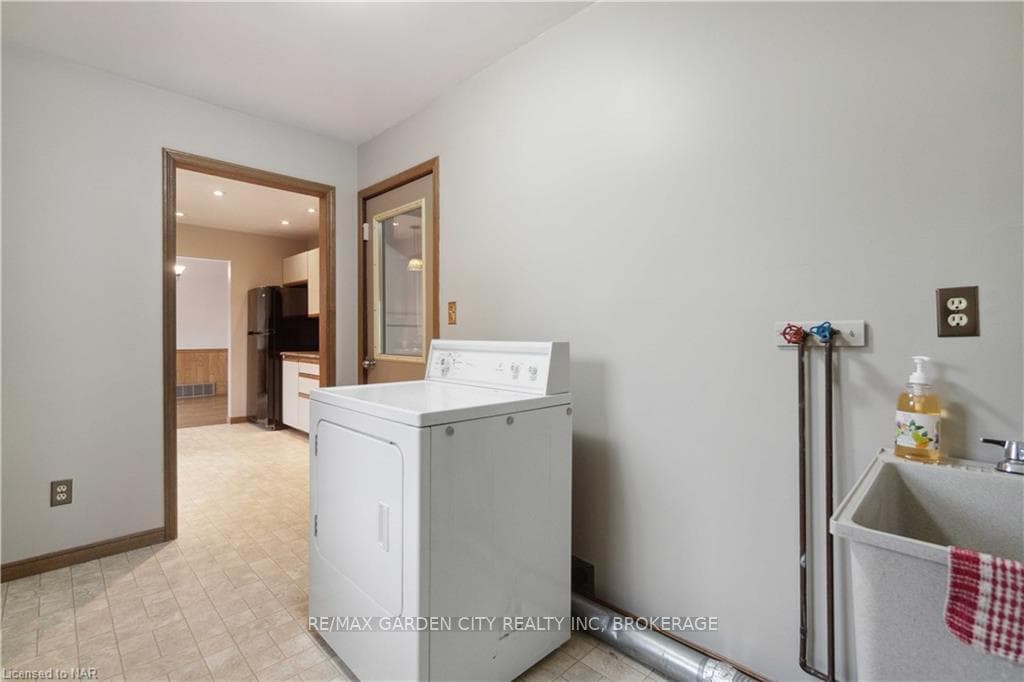 671 CANBORO Street photo 27