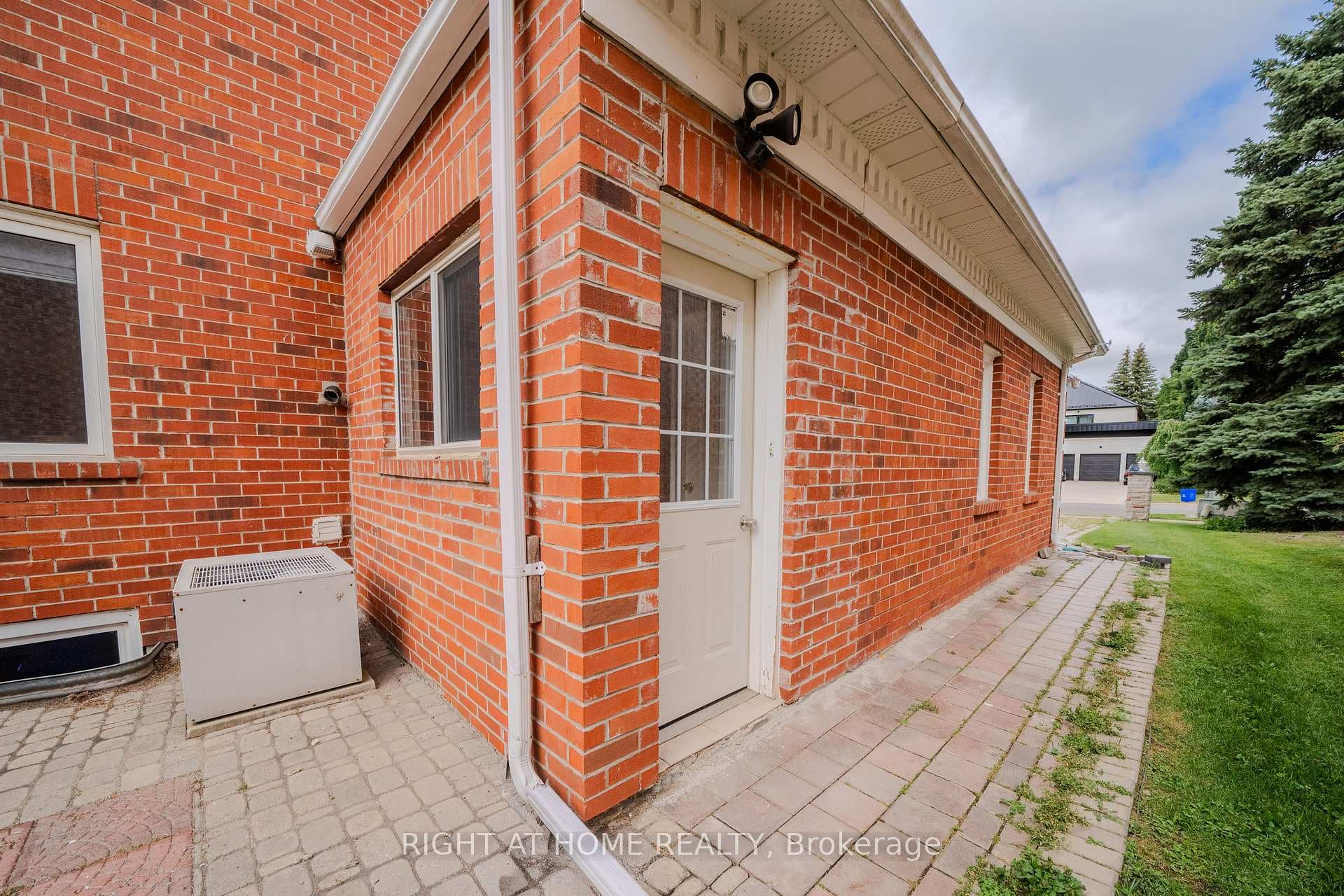 3 Glenayr Road Unit Lower photo 3