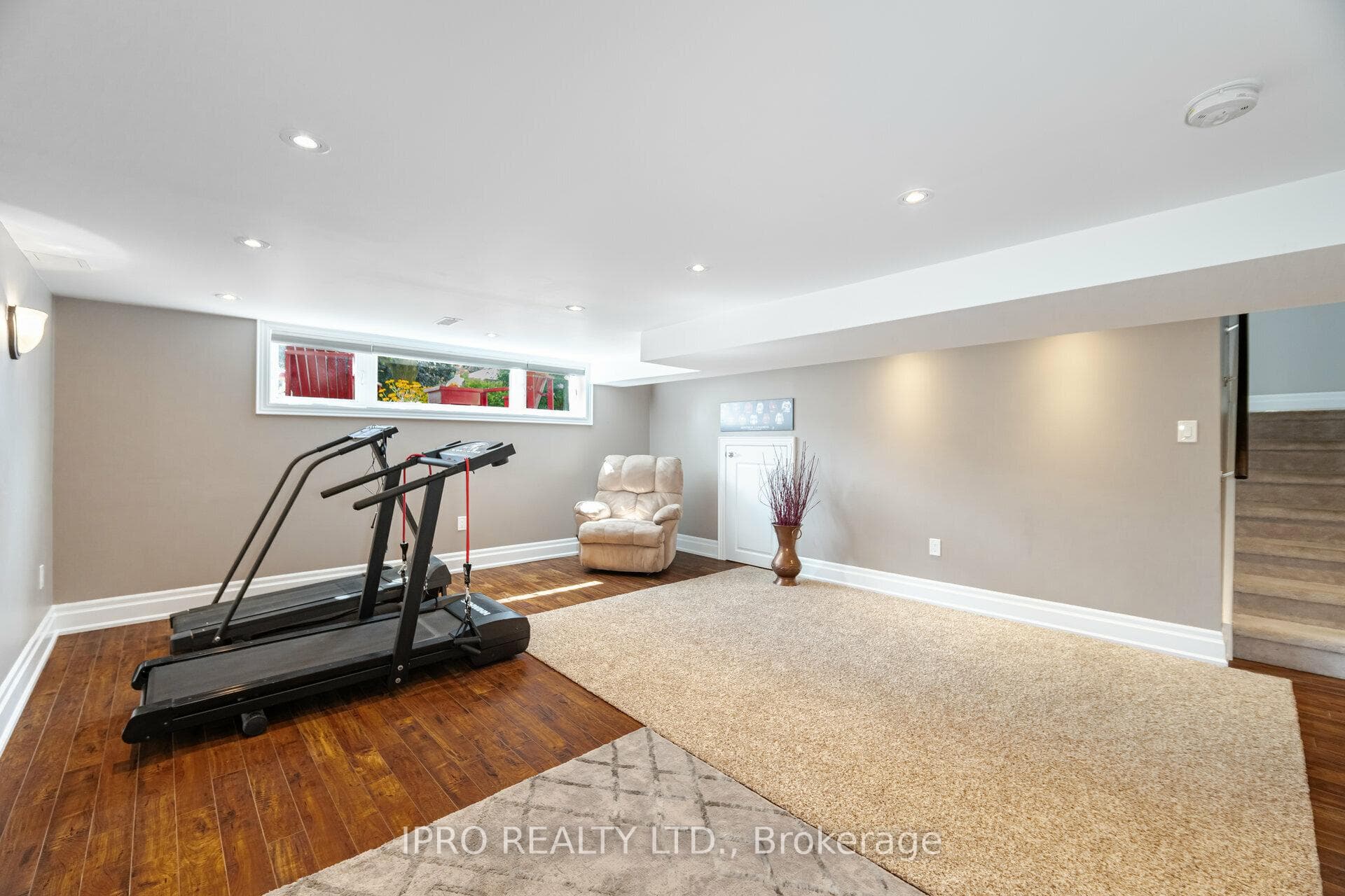 6 Staveley Crescent photo 29