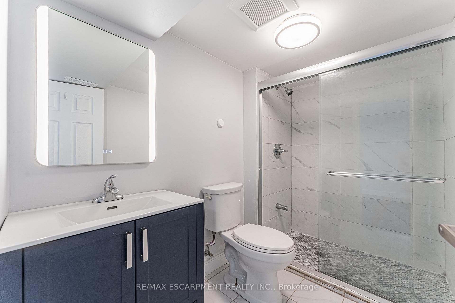 378 Sekura Street Unit Lower photo 10