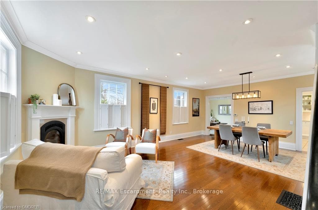 124 CHISHOLM Street photo 11