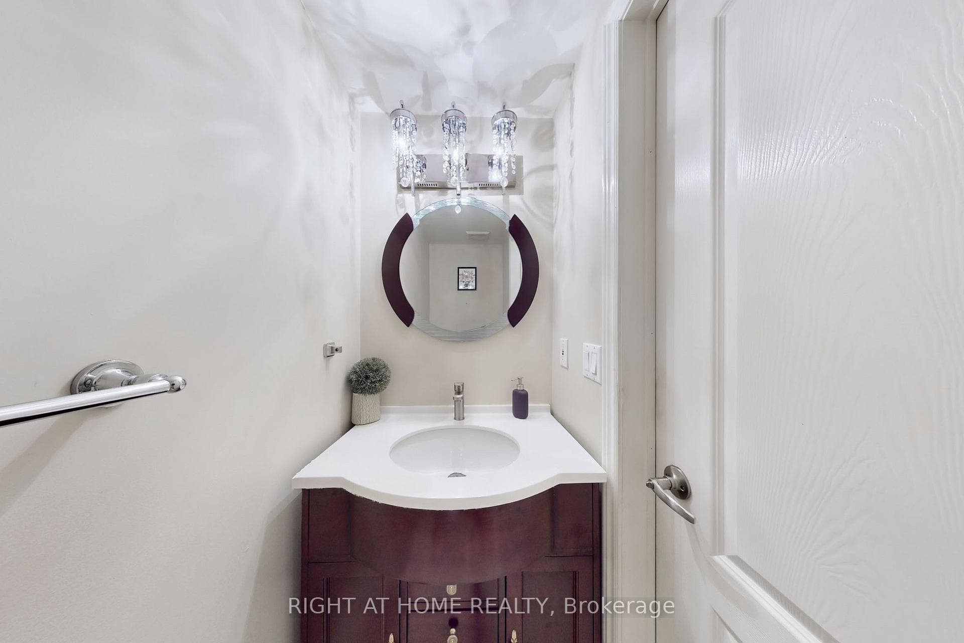 30 Casabel Drive Unit Upper photo 21