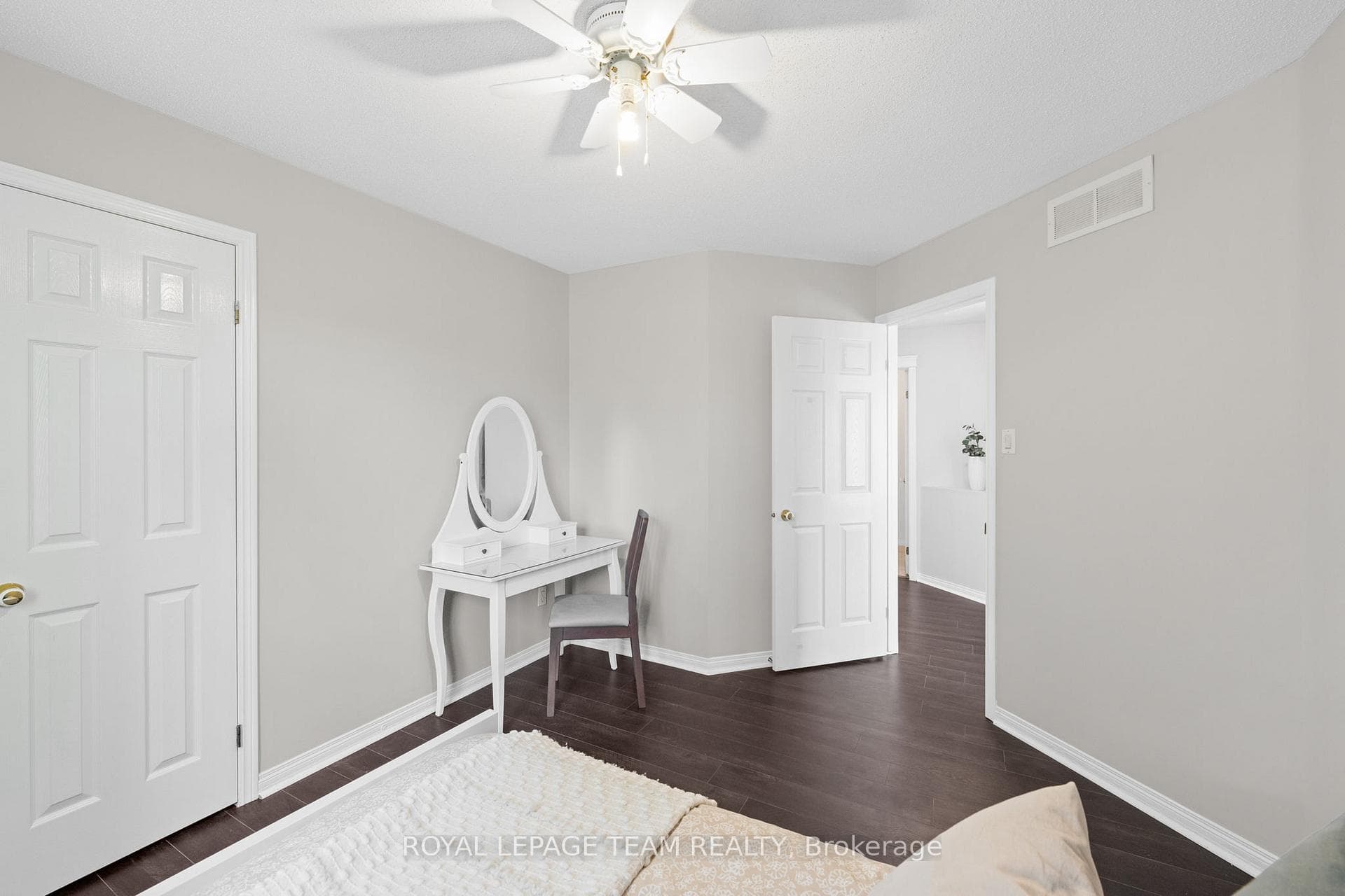 27 Evanshen Crescent photo 33