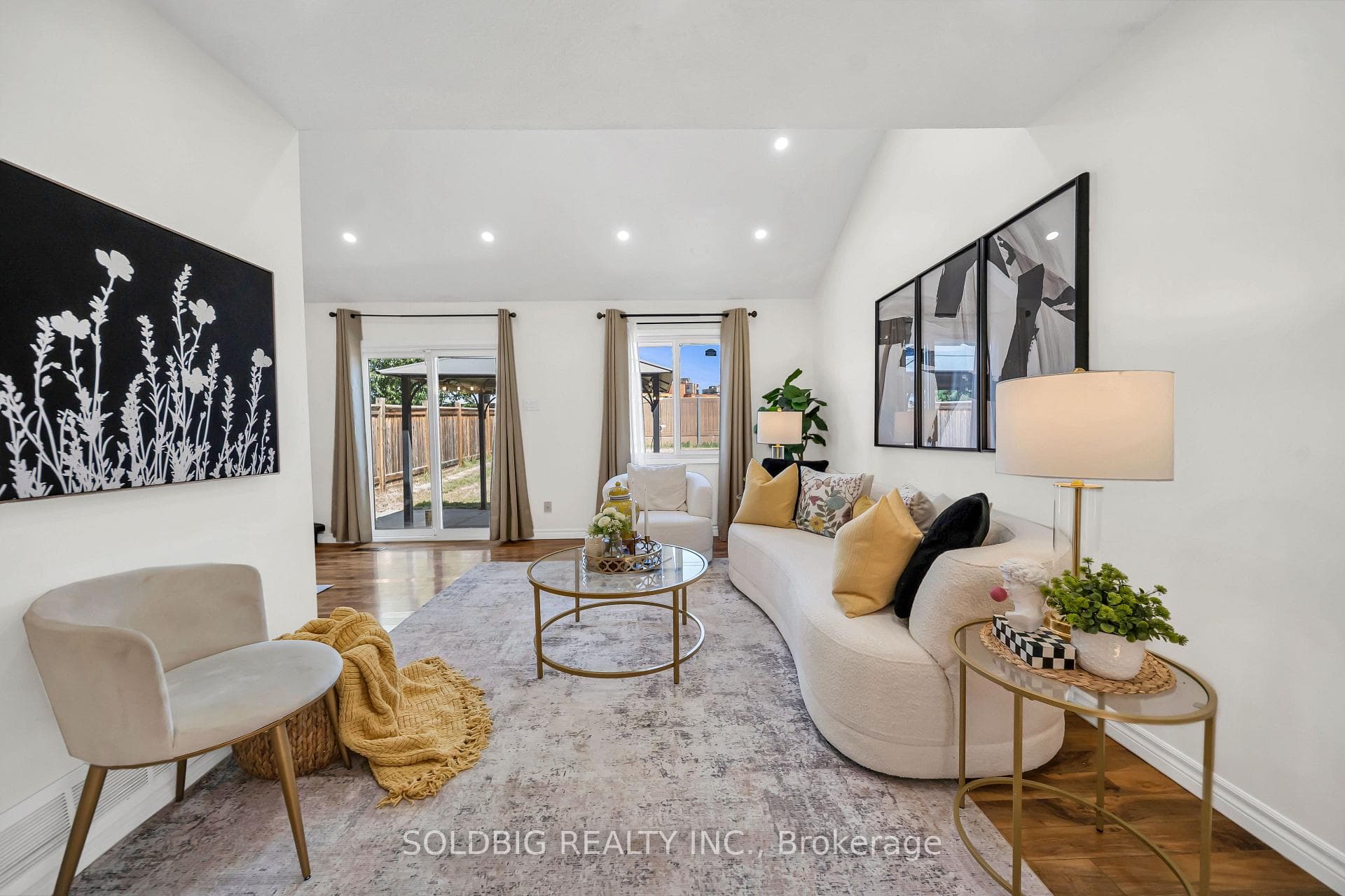 76 Banting Crescent photo 3