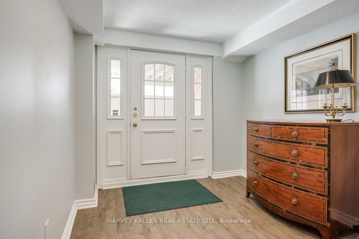 1374 Avenue Road photo 24