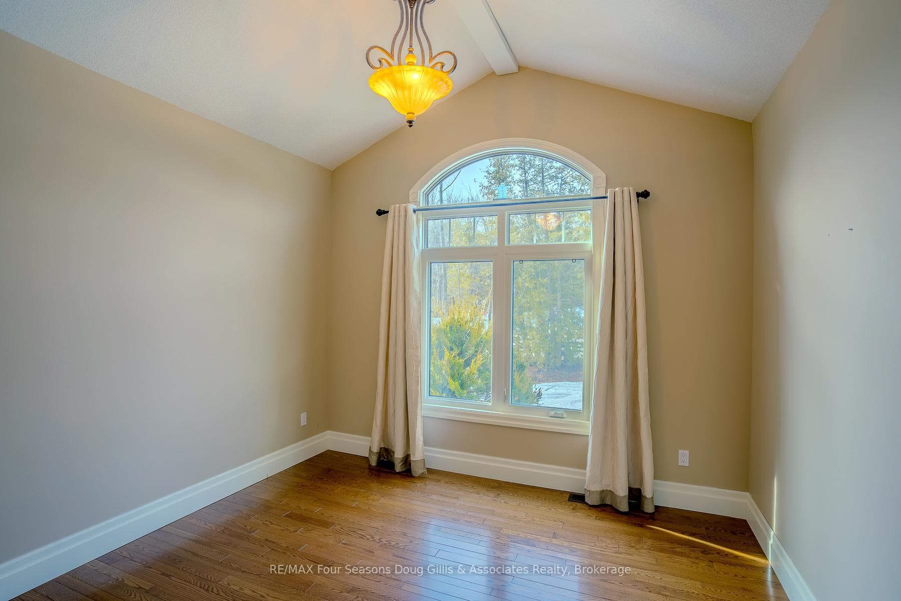 135 Algonquin Drive photo 28