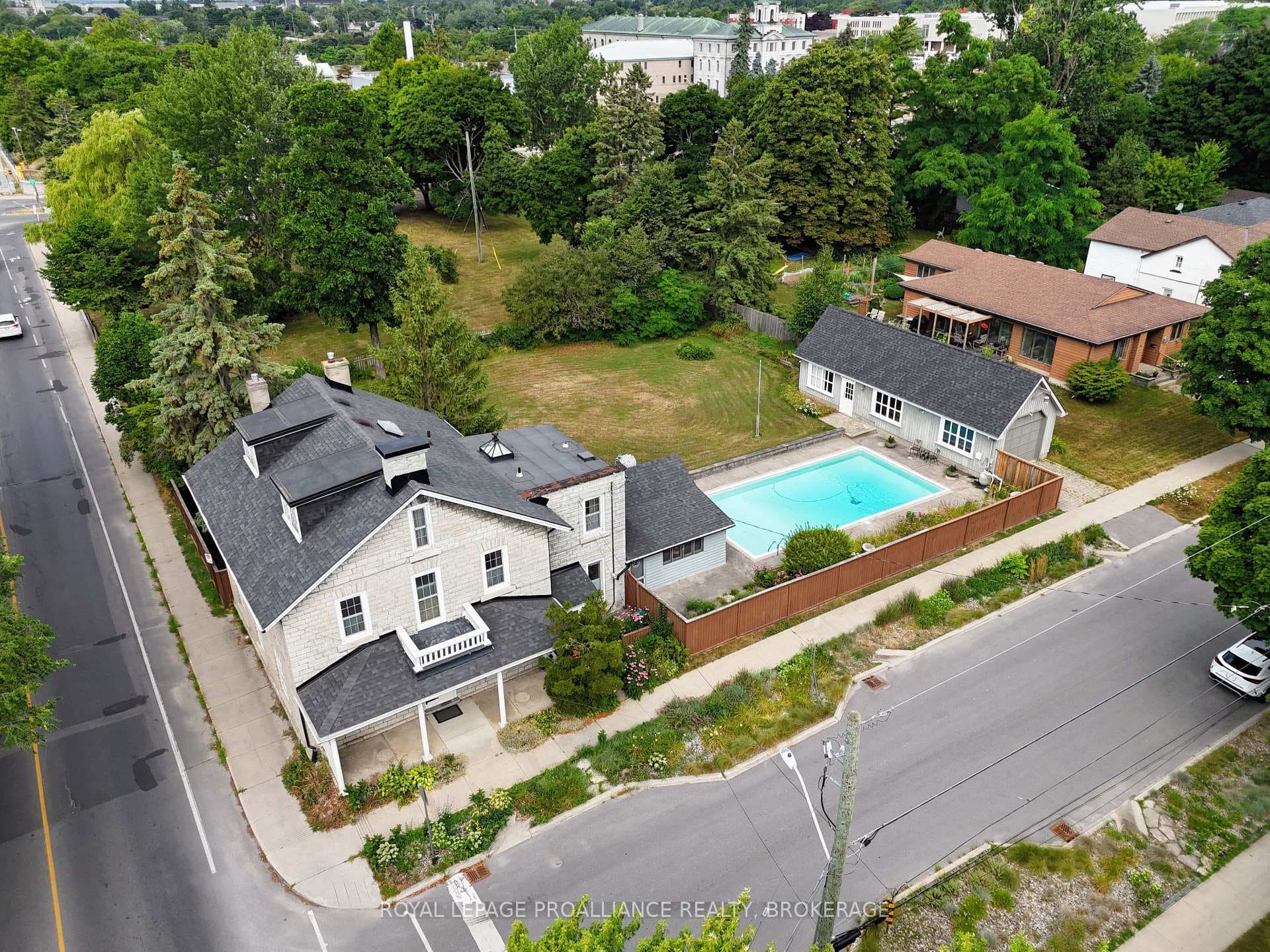 2 Alwington Avenue photo 42