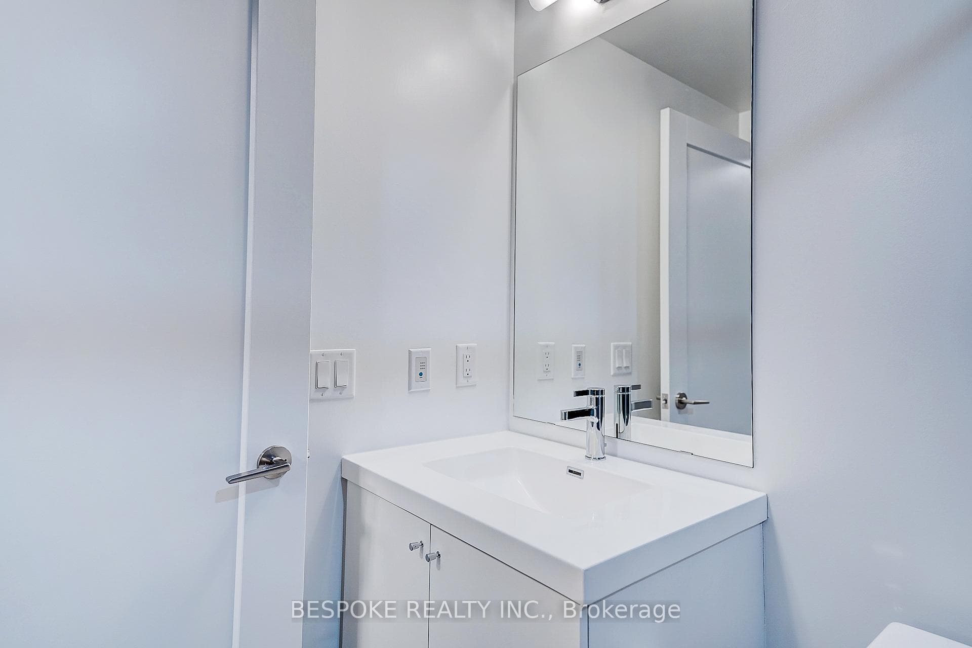 2545 Simcoe Street Unit 704 photo 22