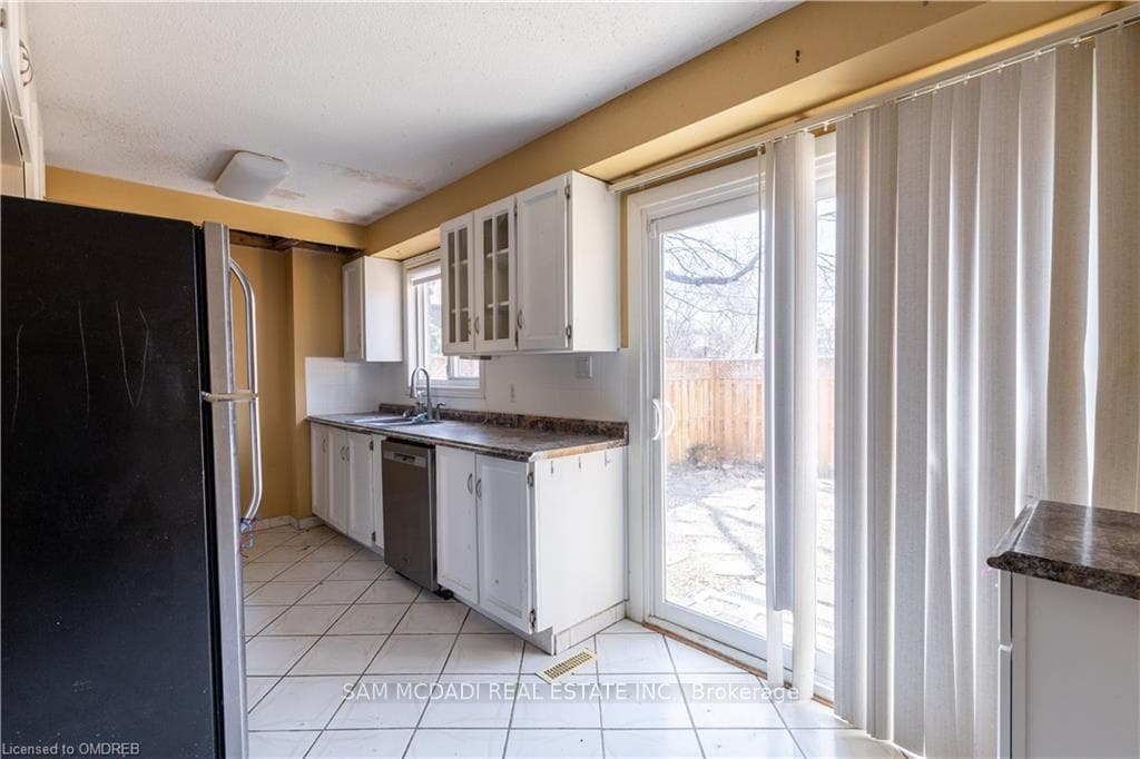235 BRONTE Street Unit 25 photo 5