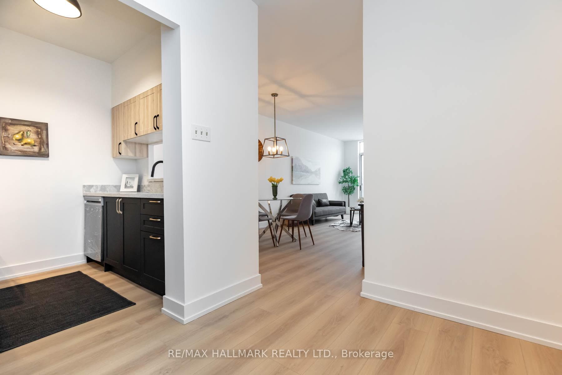 Functional flow to from Dining to Kitche