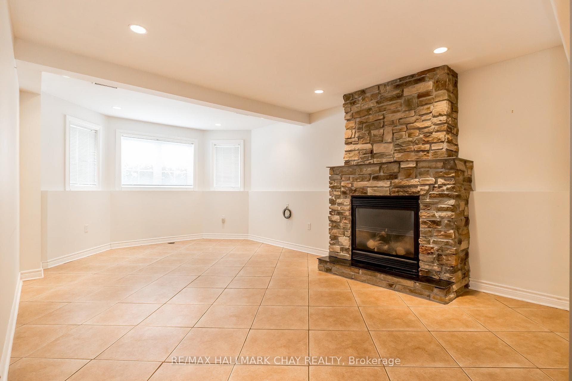 46 Patrick Drive Unit LOWER photo 1