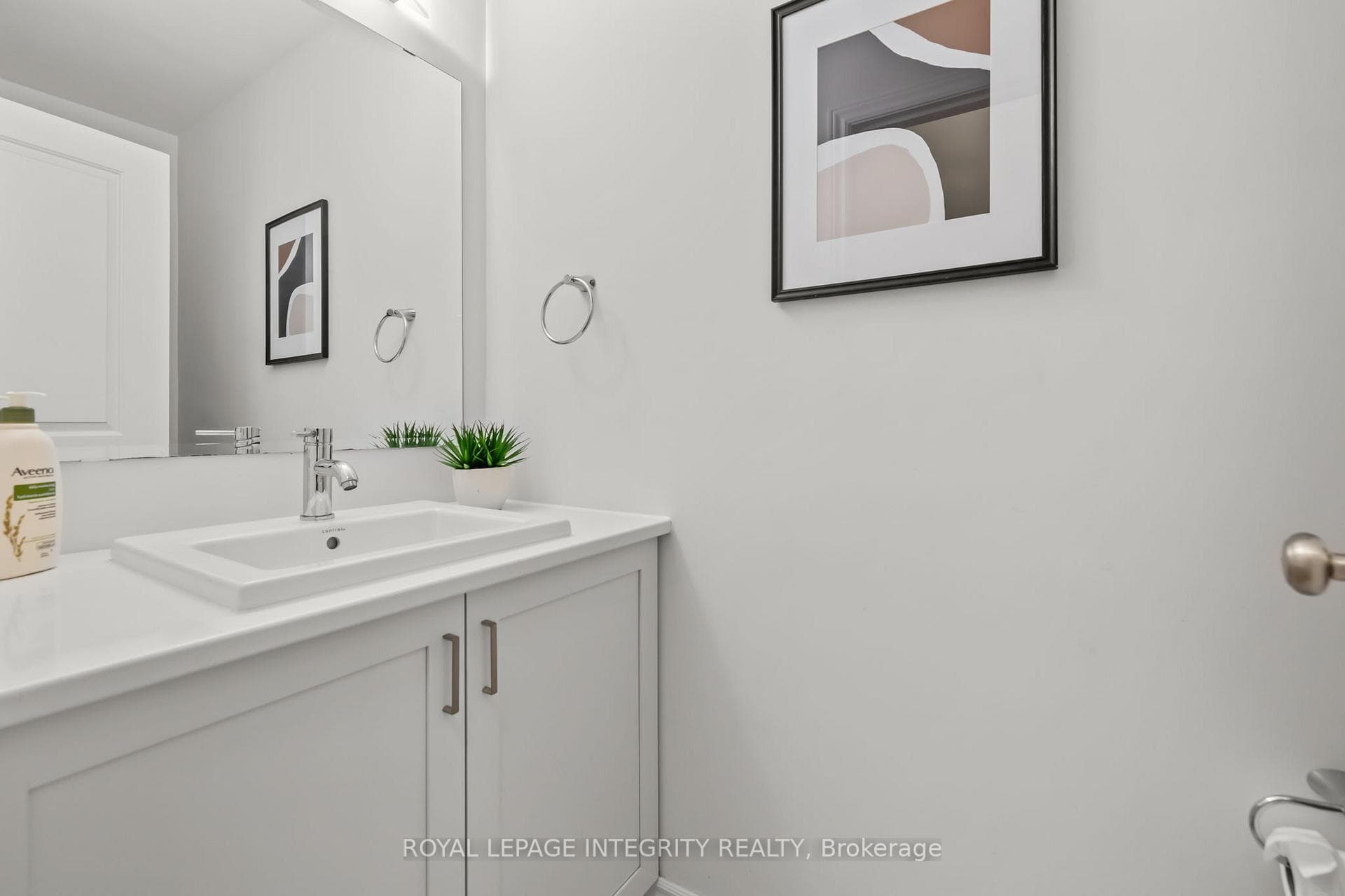 229 Osterley Way photo 17