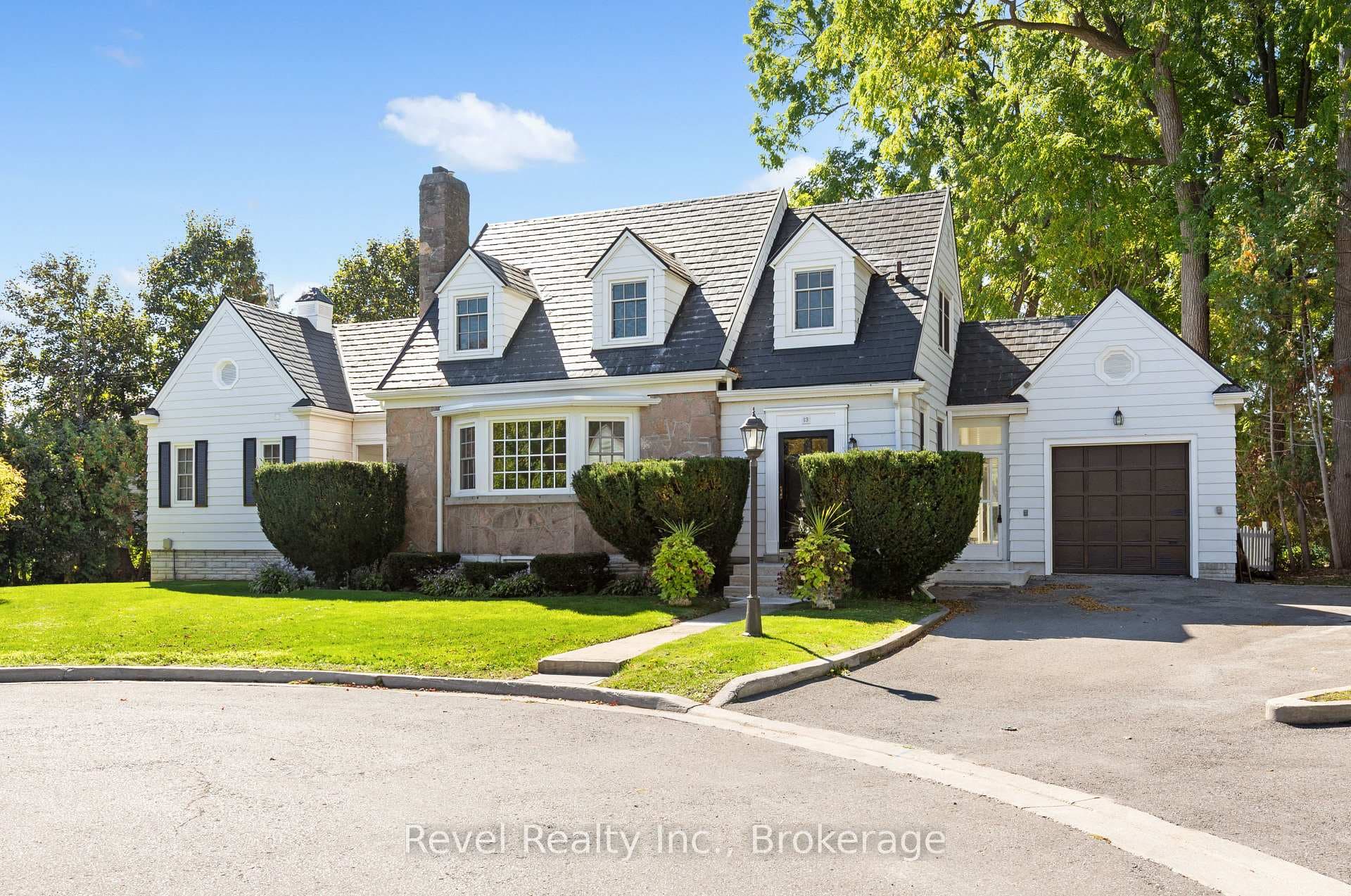 13 Sylvan Crescent photo 3
