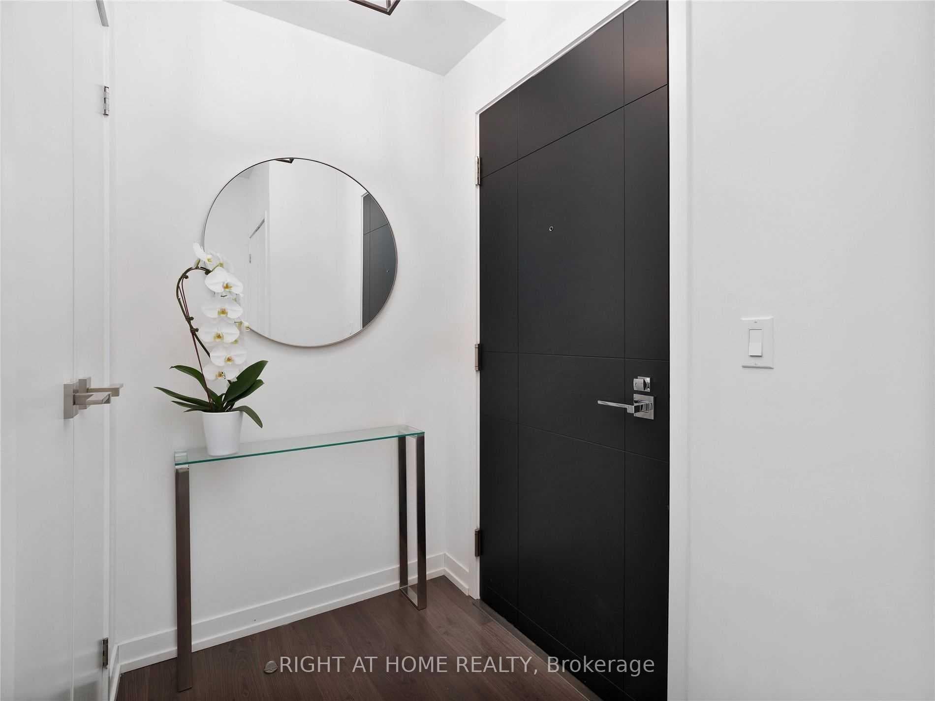 98 Lillian Street Unit 525 photo 4
