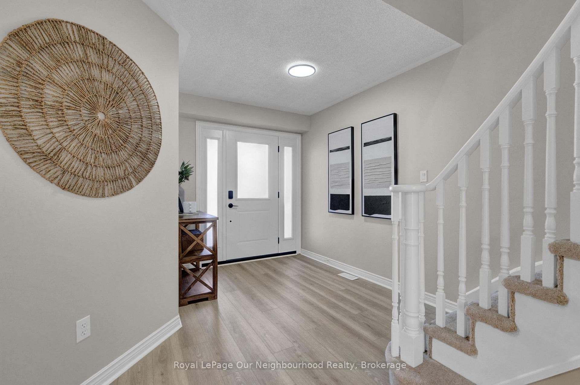 31 Brownstone Crescent photo 3