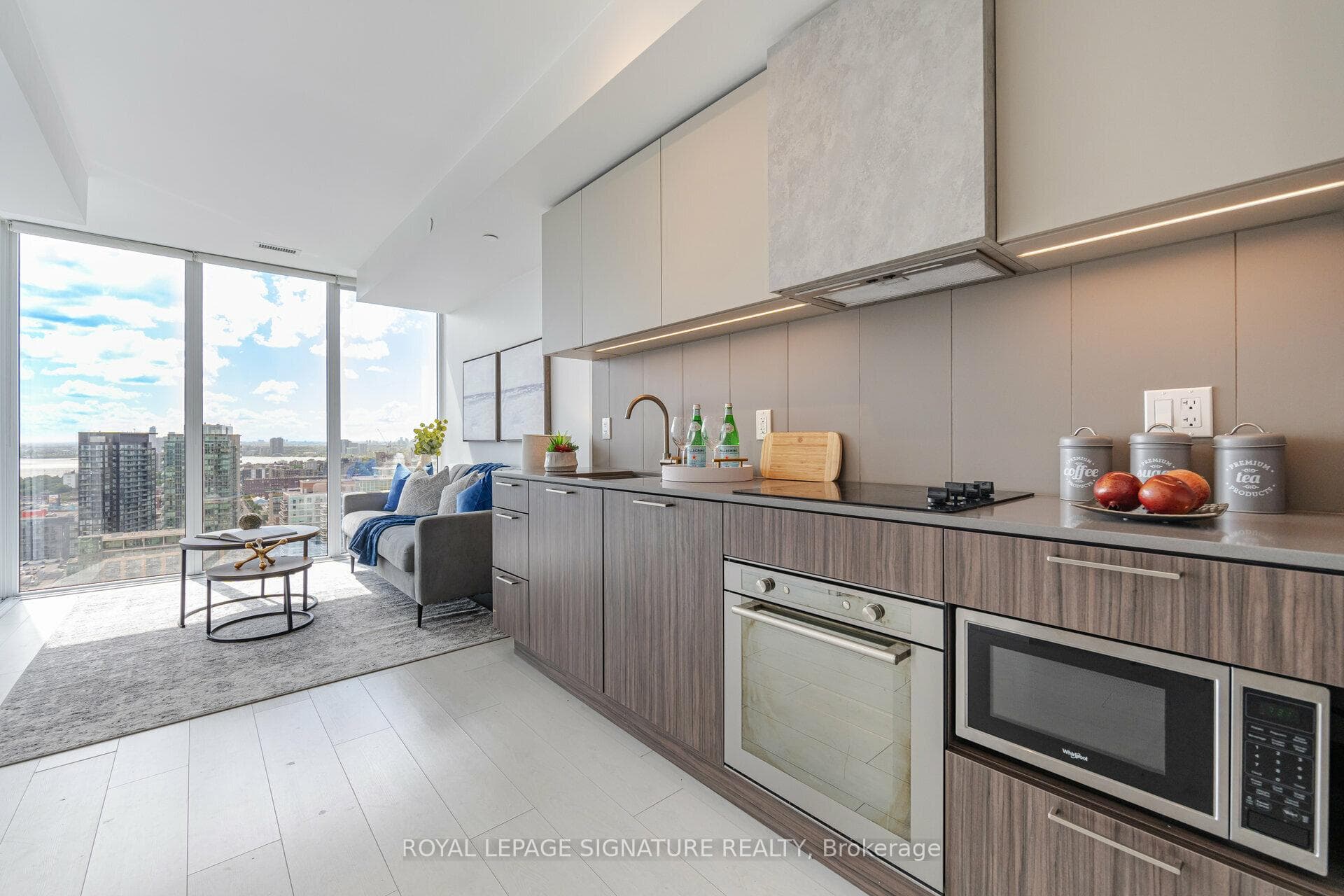 19 Western Battery Road Unit PH15 photo 11