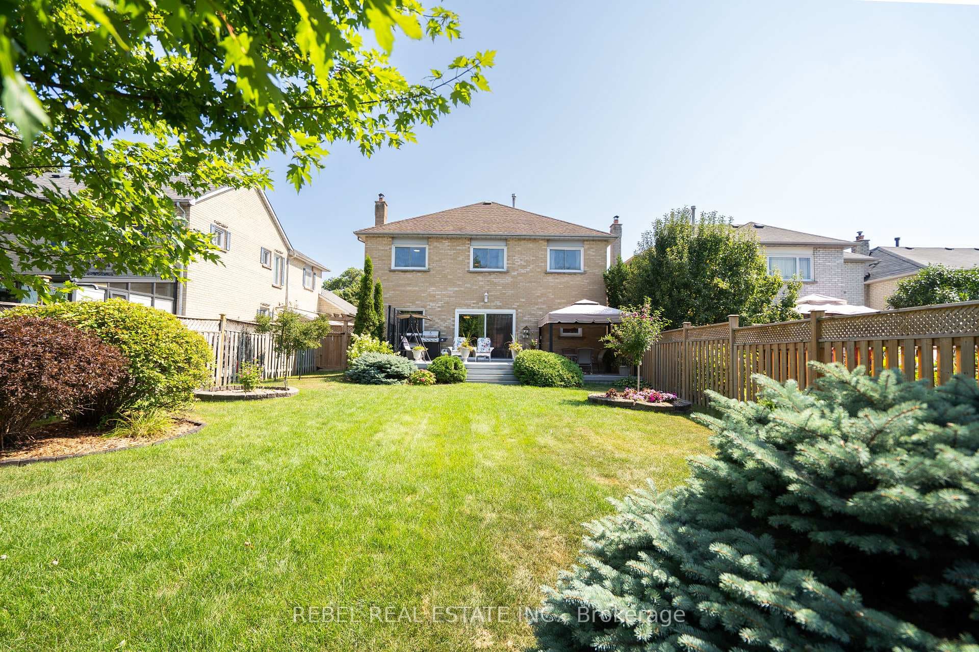 696 Atwood Crescent photo 45