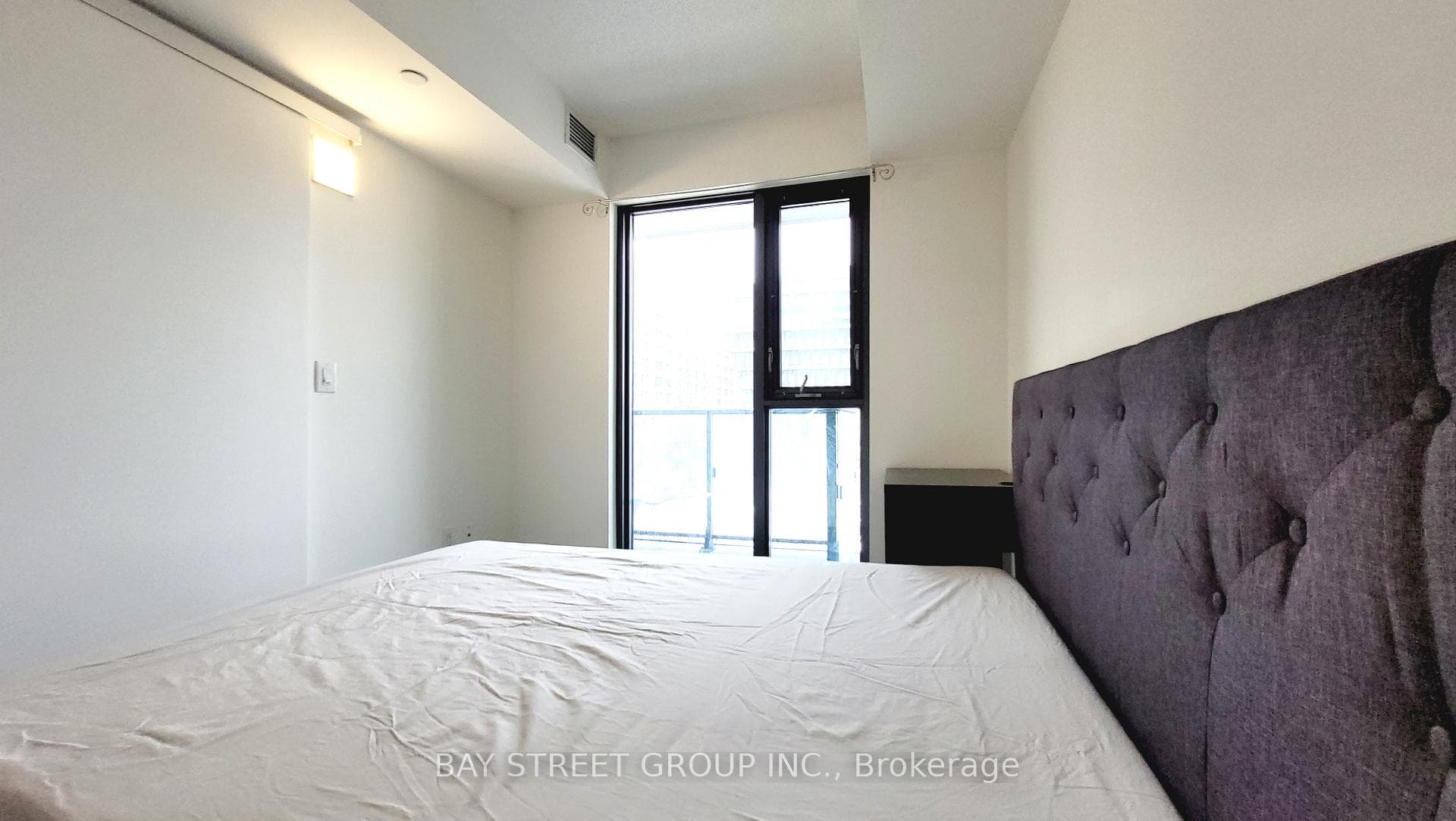 159 Dundas Street Unit 513 photo 14