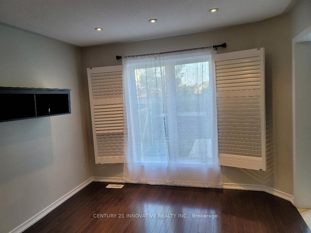 26 Duncan Avenue photo 18