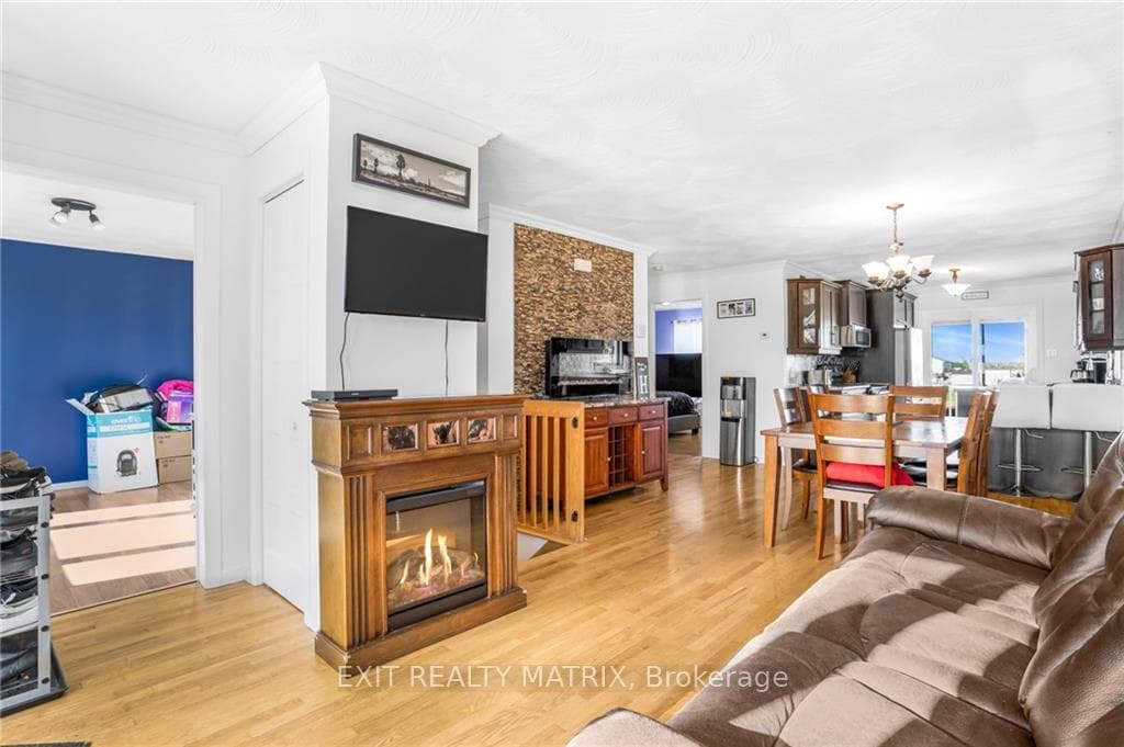 875 PILON Street photo 7
