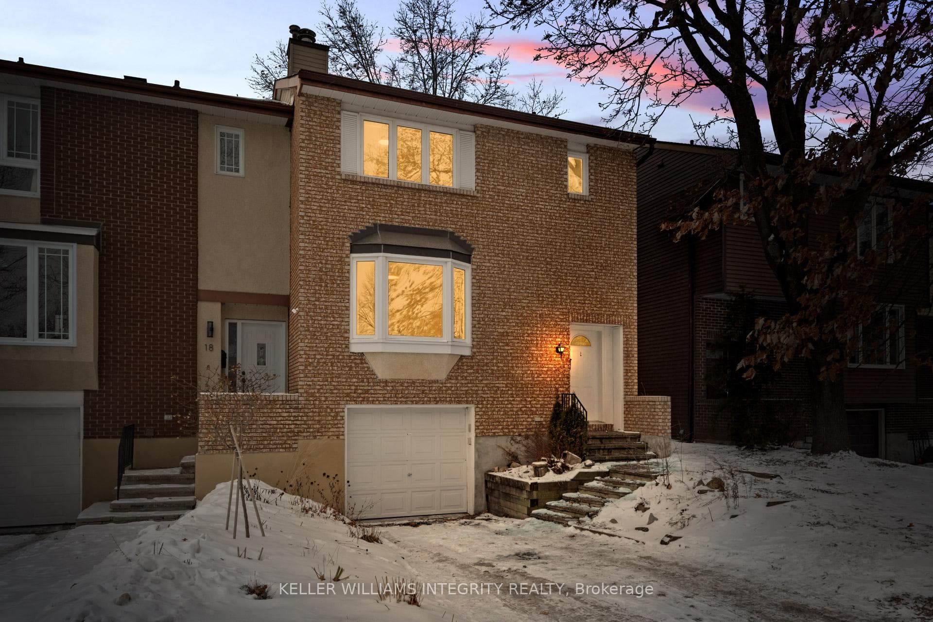 20 Gillespie Crescent photo 1