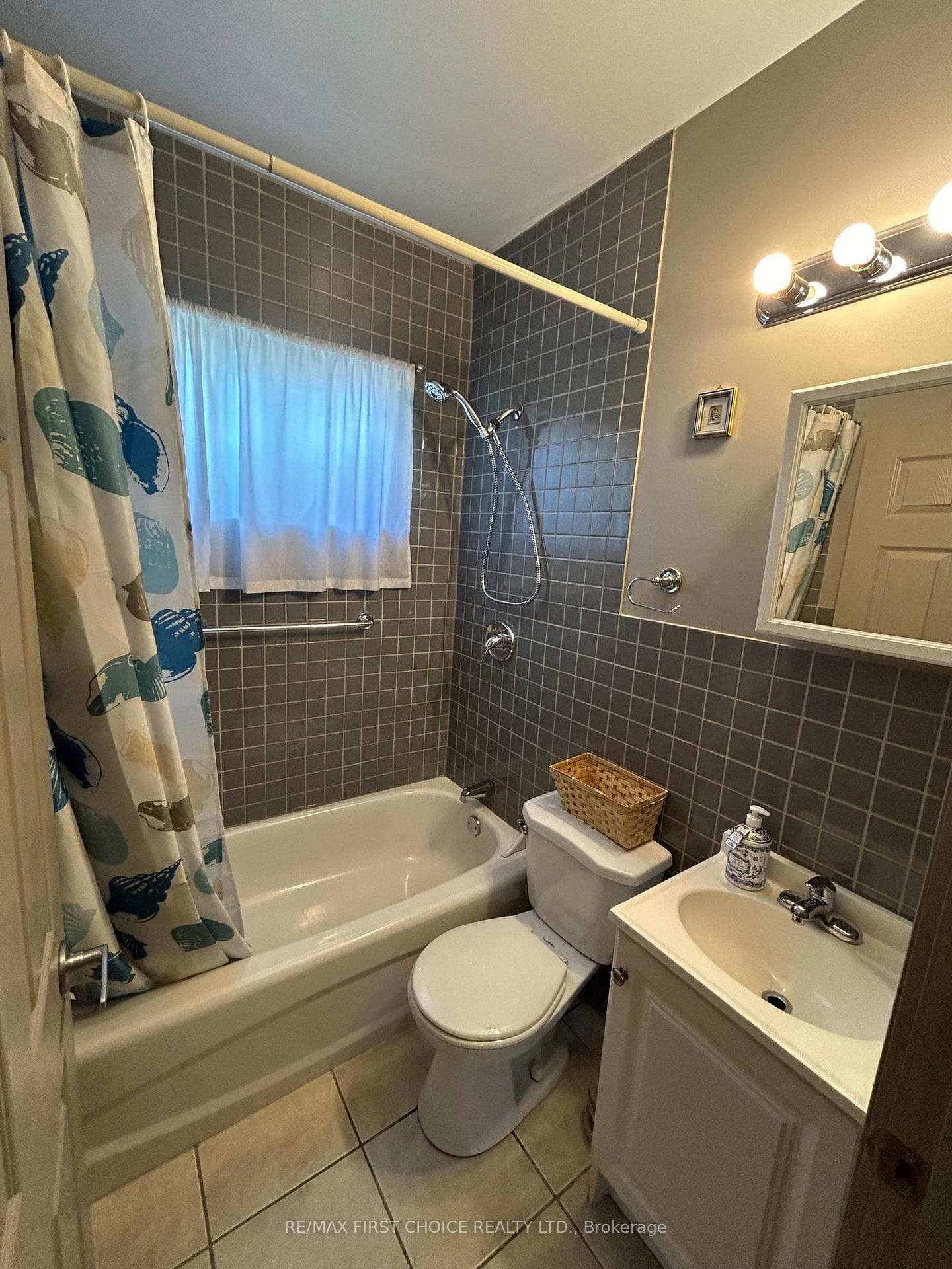 413 Regina Avenue photo 8