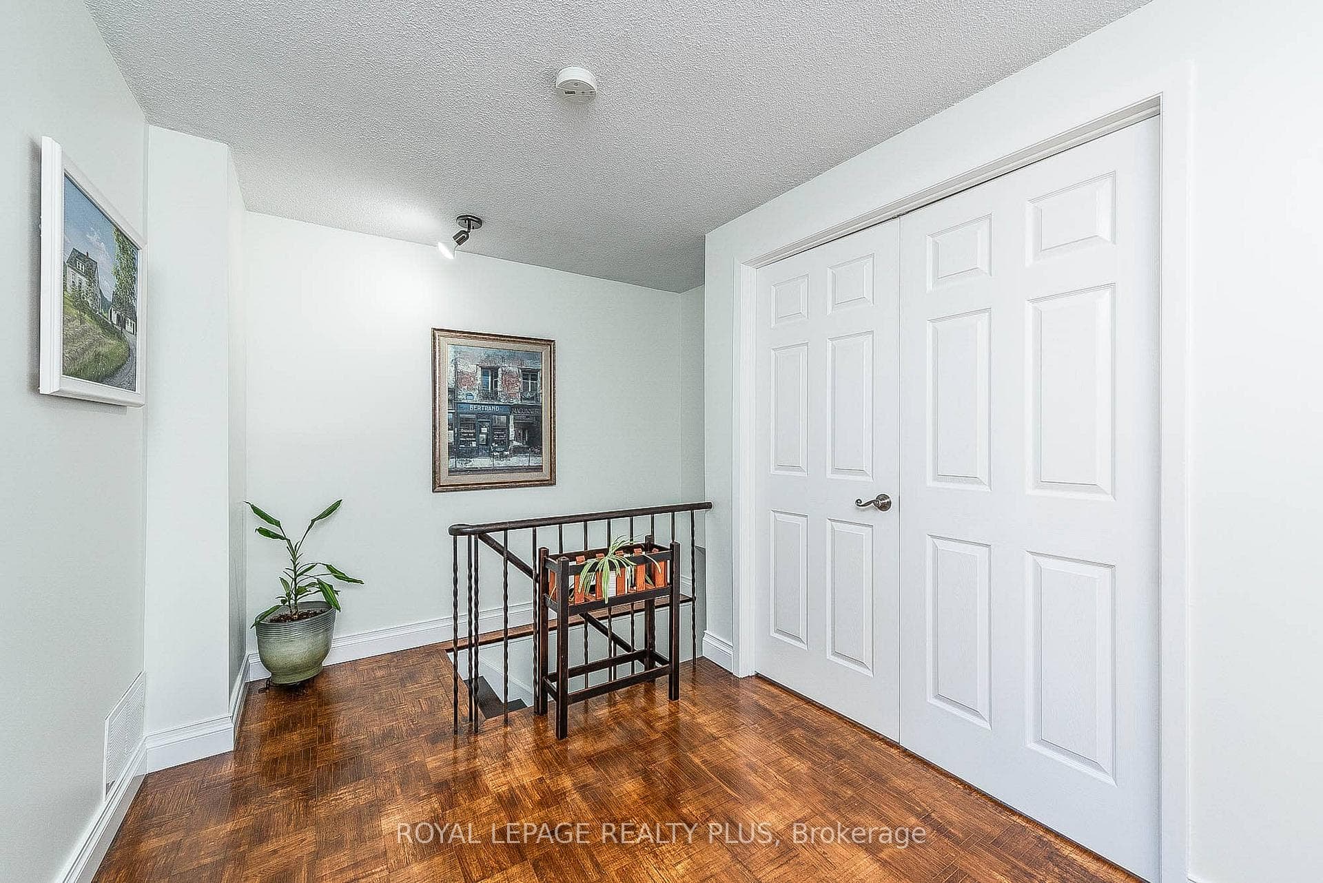 3458 Woodhurst Crescent photo 14
