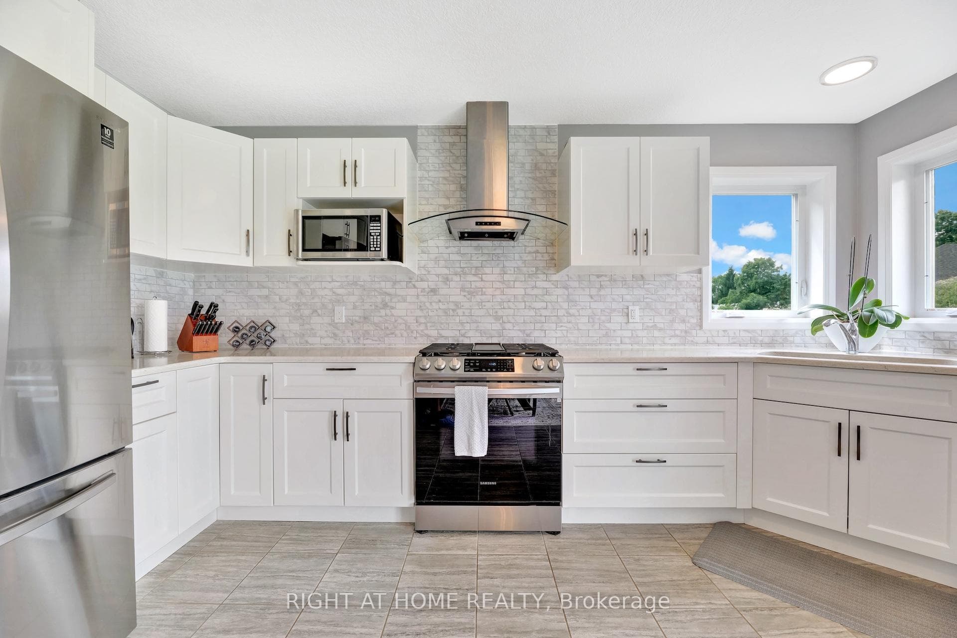 135 Stephenson Way photo 16
