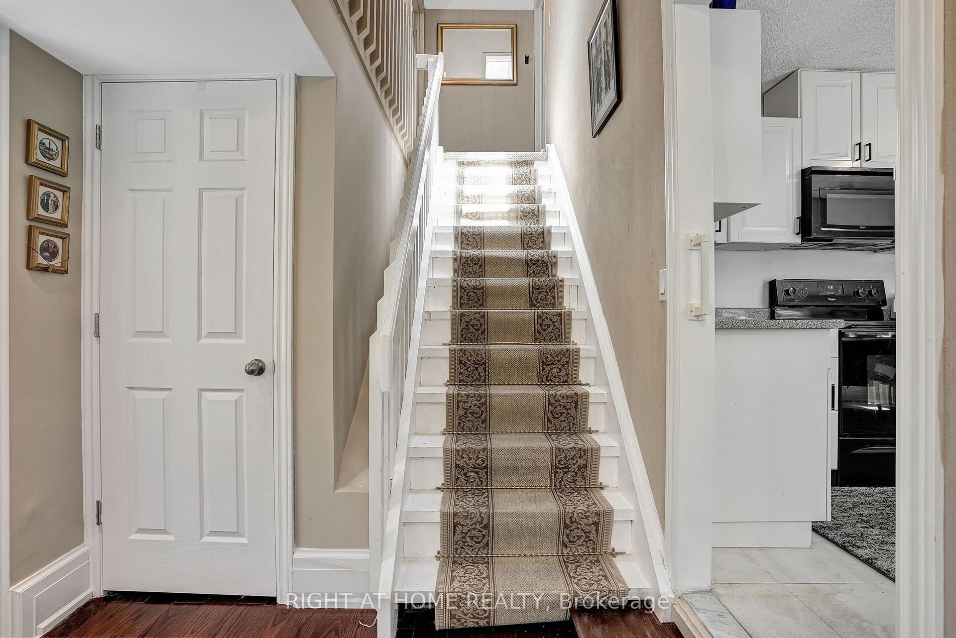 461 Lakeshore Road photo 36