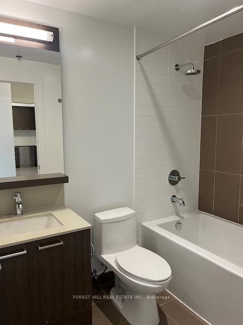 310 Tweedsmuir Avenue Unit 711 photo 14
